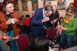 Roving Magician Paul Andrews